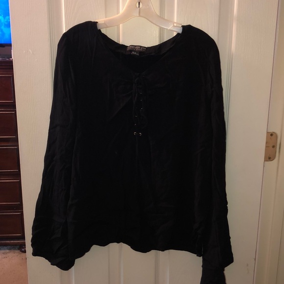 black long sleeve flowy top